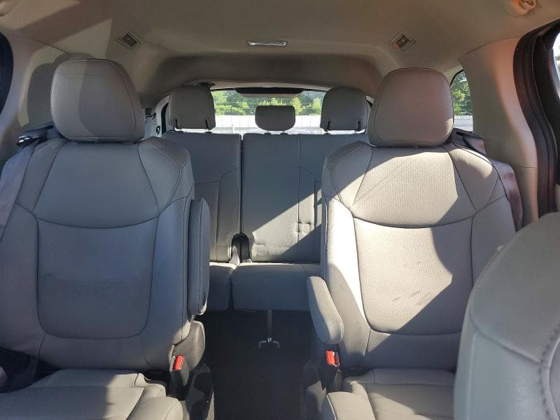 2023 TOYOTA SIENNA XLE 10