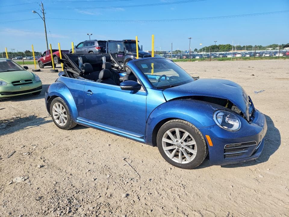 2017 VOLKSWAGEN BEETLE S/SE 4
