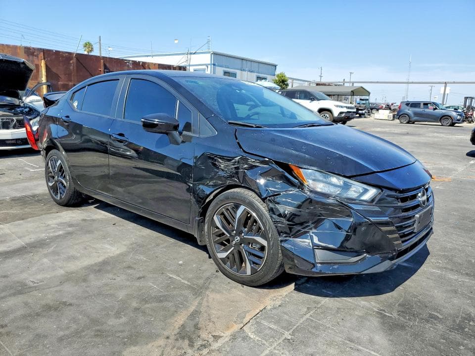 2023 NISSAN VERSA SR 4