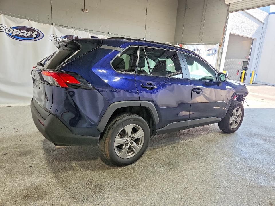 2024 TOYOTA RAV4 XLE 3