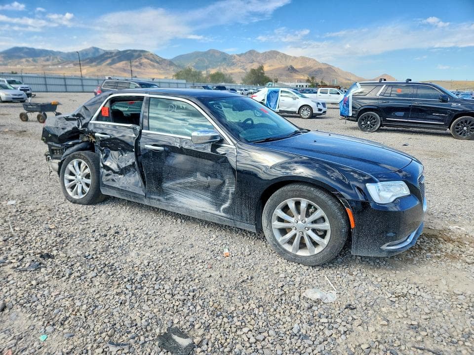 2018 CHRYSLER 300 LIMITED 4