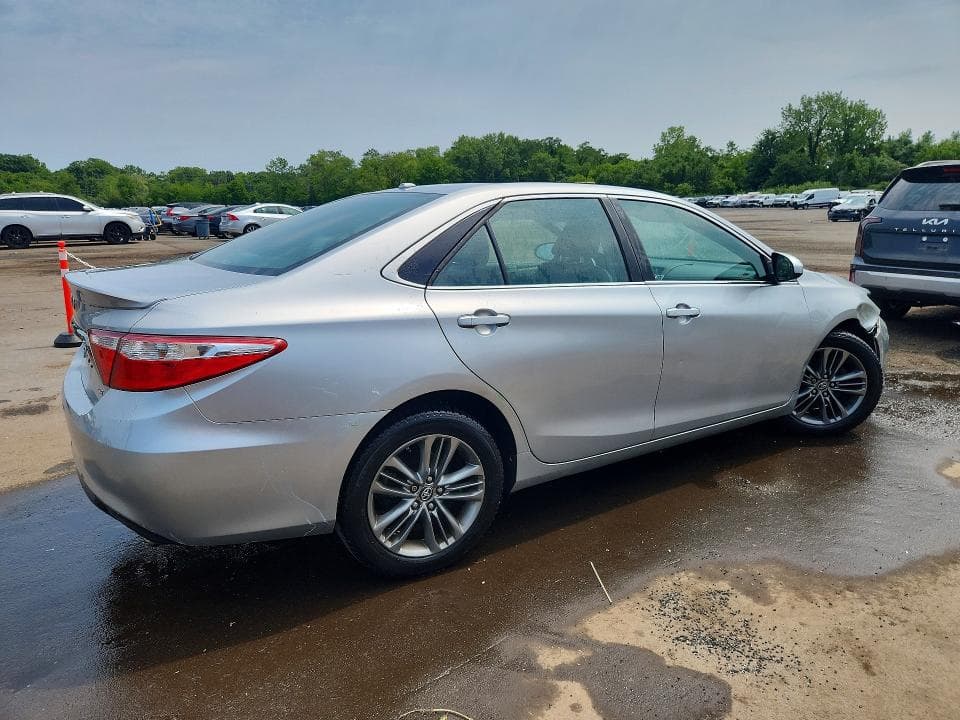 2017 TOYOTA CAMRY SE 3