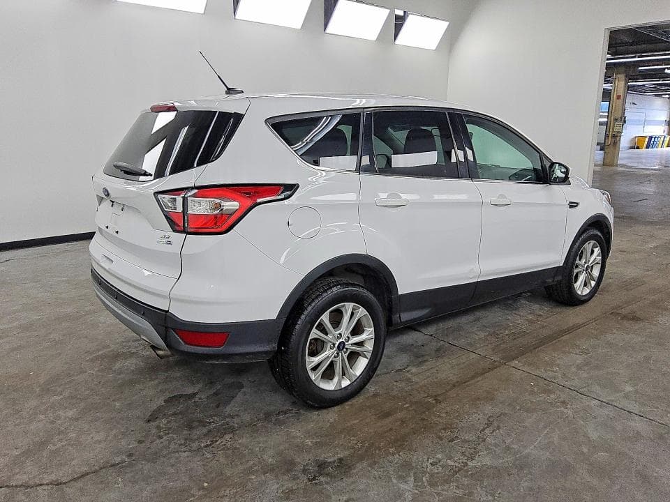 2017 FORD ESCAPE SE 3
