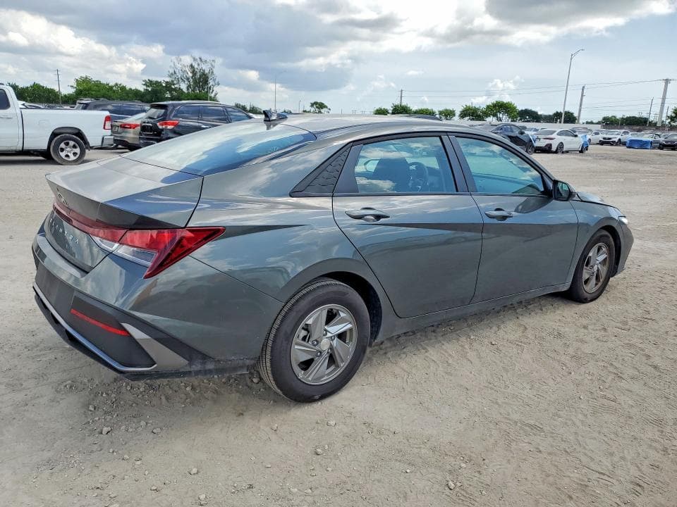 2026 HYUNDAI ELANTRA SE 3