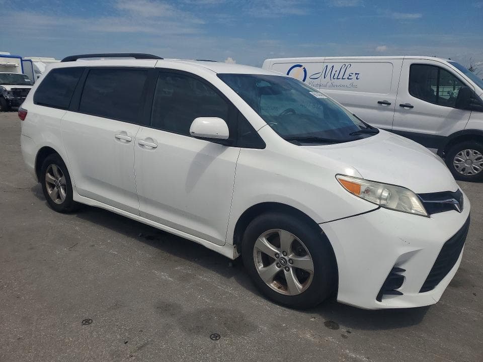2020 TOYOTA SIENNA LE 4