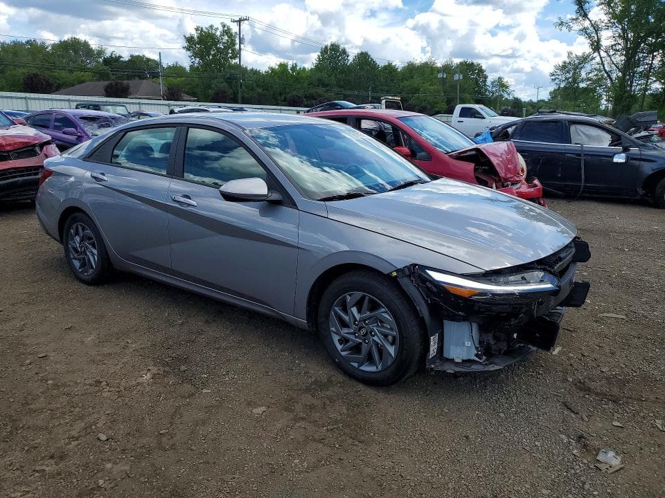 2024 HYUNDAI ELANTRA SEL 4
