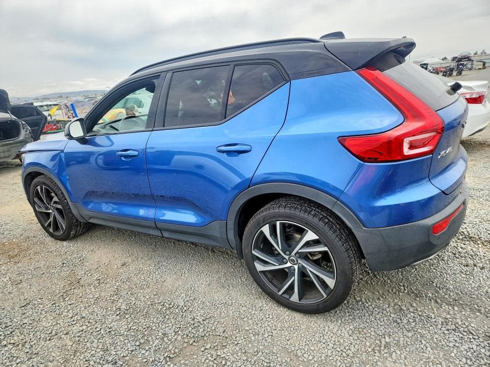 2020 VOLVO XC40 T4 R-DESIGN 2