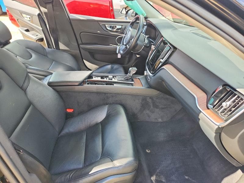 2021 VOLVO S60 T5 MOMENTUM 7