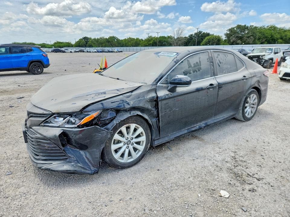 2019 TOYOTA CAMRY LE - 1