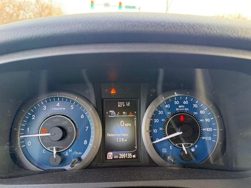 2018 TOYOTA SIENNA LE 8
