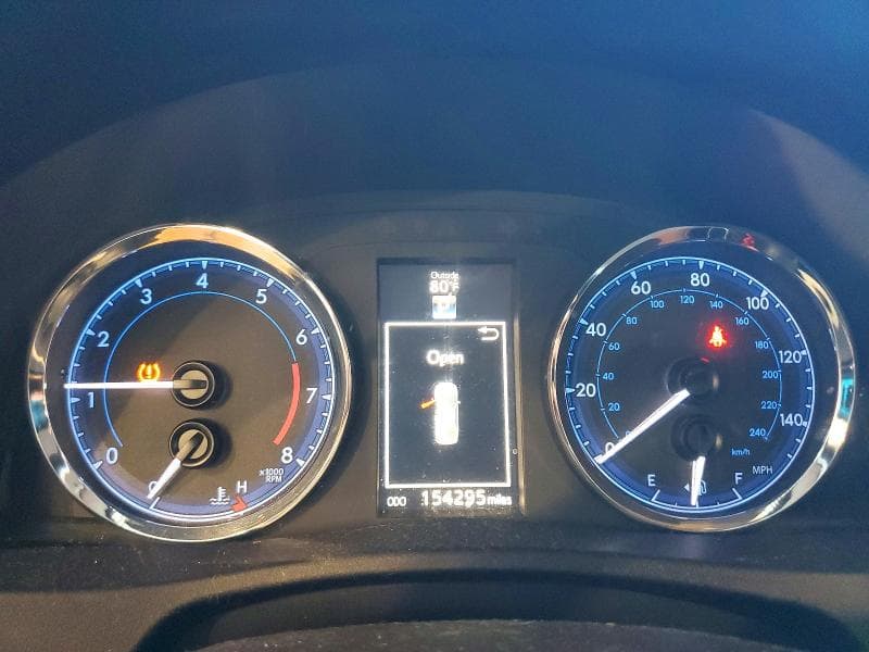 2017 TOYOTA COROLLA SE 9
