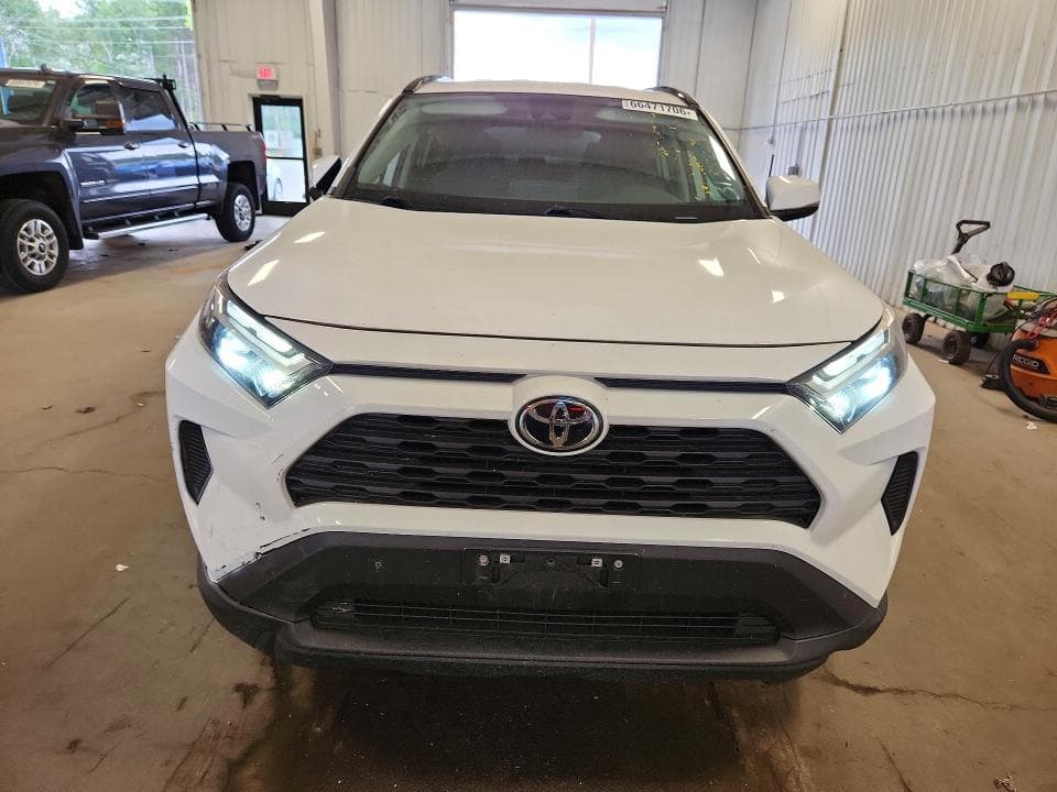 2022 TOYOTA RAV4 XLE 5