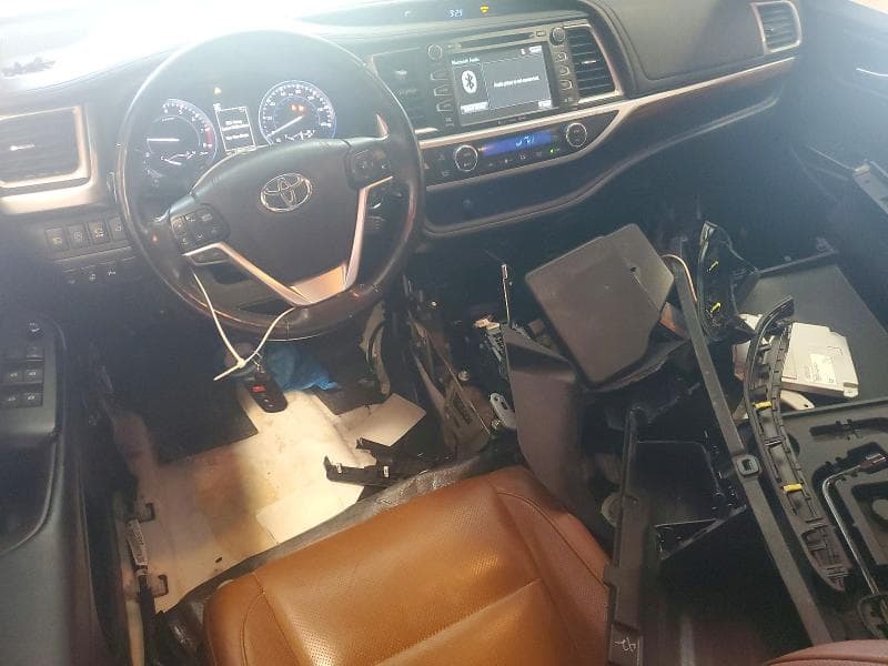 2017 TOYOTA HIGHLANDER LIMITED PLATINUM 8