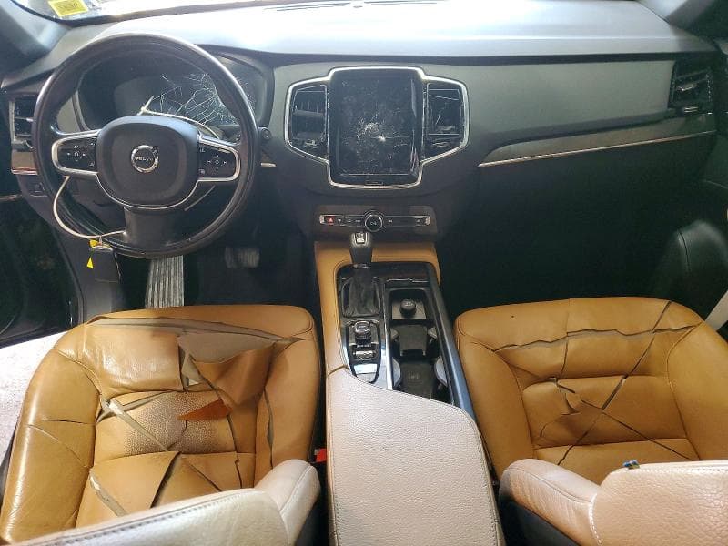 2017 VOLVO XC90 T6 8