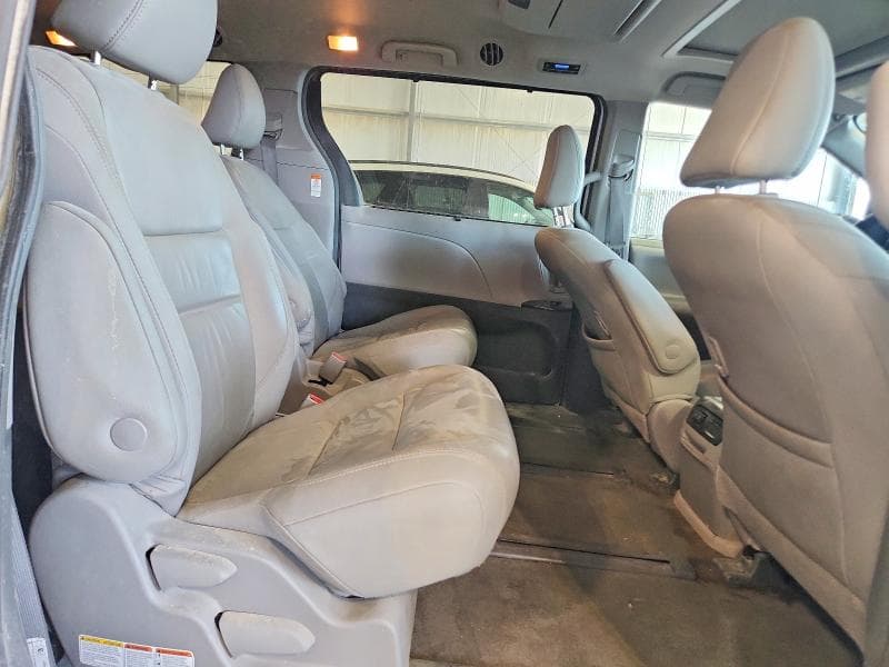 2018 TOYOTA SIENNA XLE PREMIUM 7-PASSENGER 11