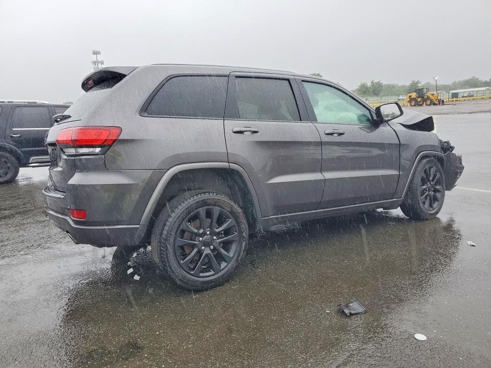2020 JEEP GRAND CHEROKEE LAREDO 3