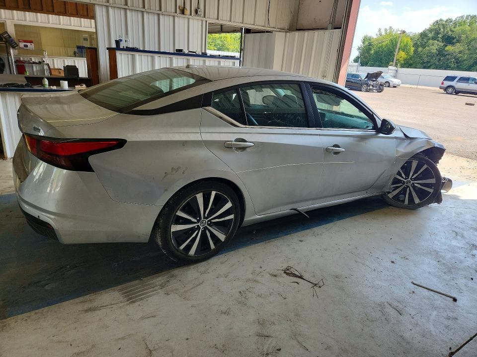 2022 NISSAN ALTIMA SR 3