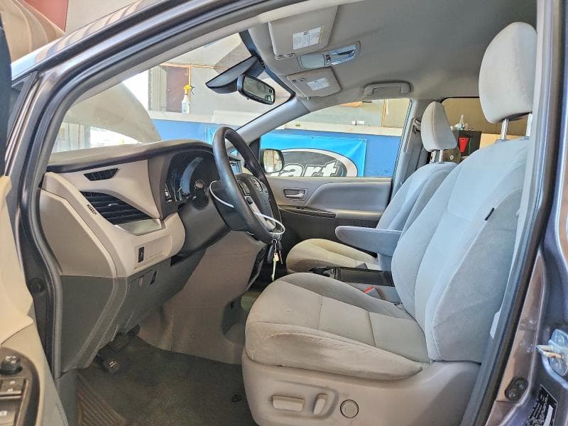 2018 TOYOTA SIENNA LE 7