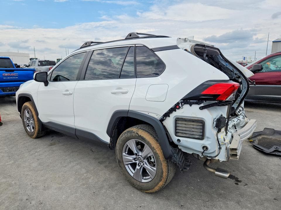 2023 TOYOTA RAV4 XLE 2
