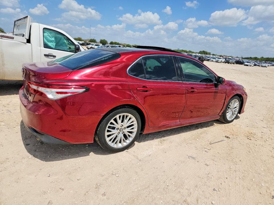 2018 TOYOTA CAMRY XLE 3