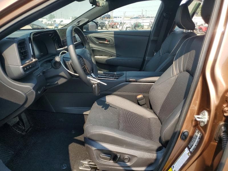 2025 TOYOTA CROWN SIGNIA LIMITED 7