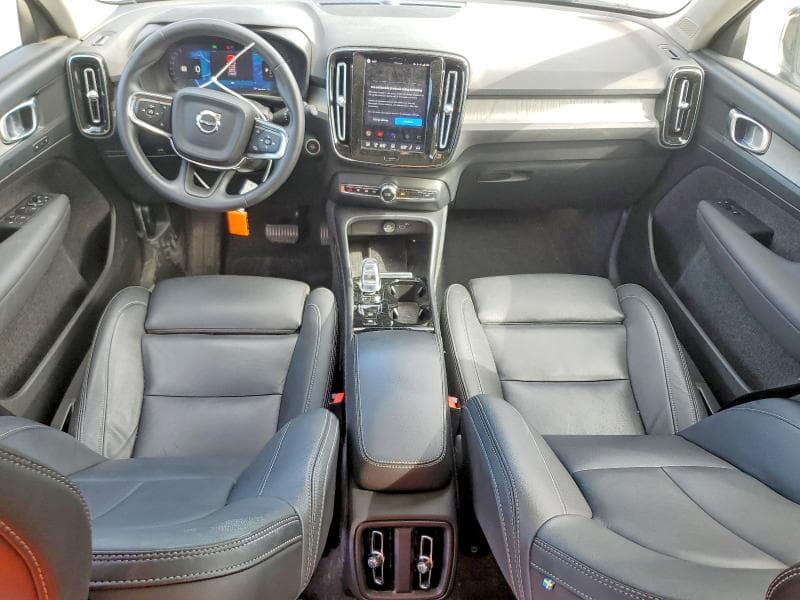 2024 VOLVO XC40 PLUS 8