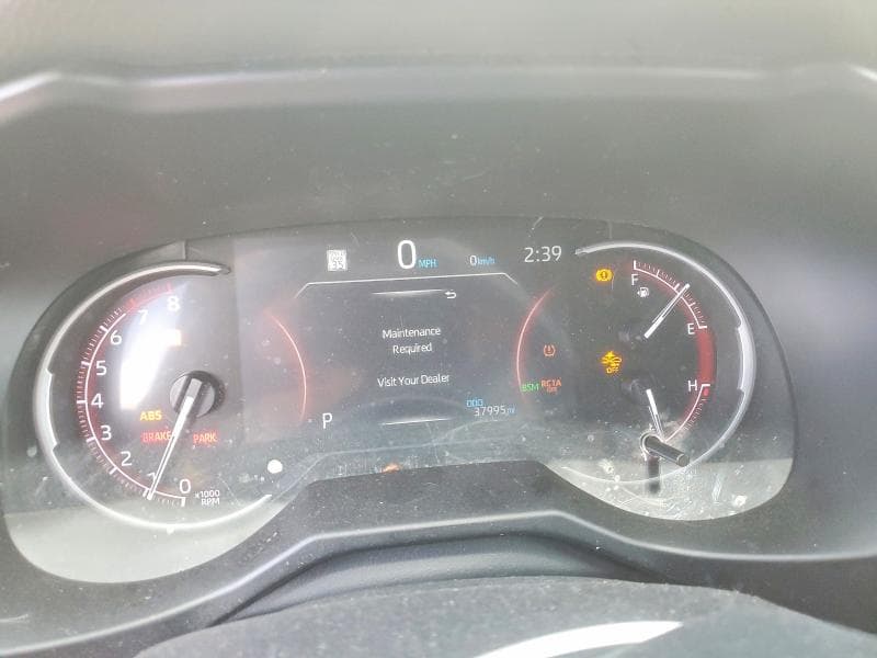 2024 TOYOTA RAV4 XLE 9