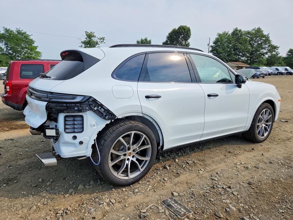 2024 PORSCHE CAYENNE 3