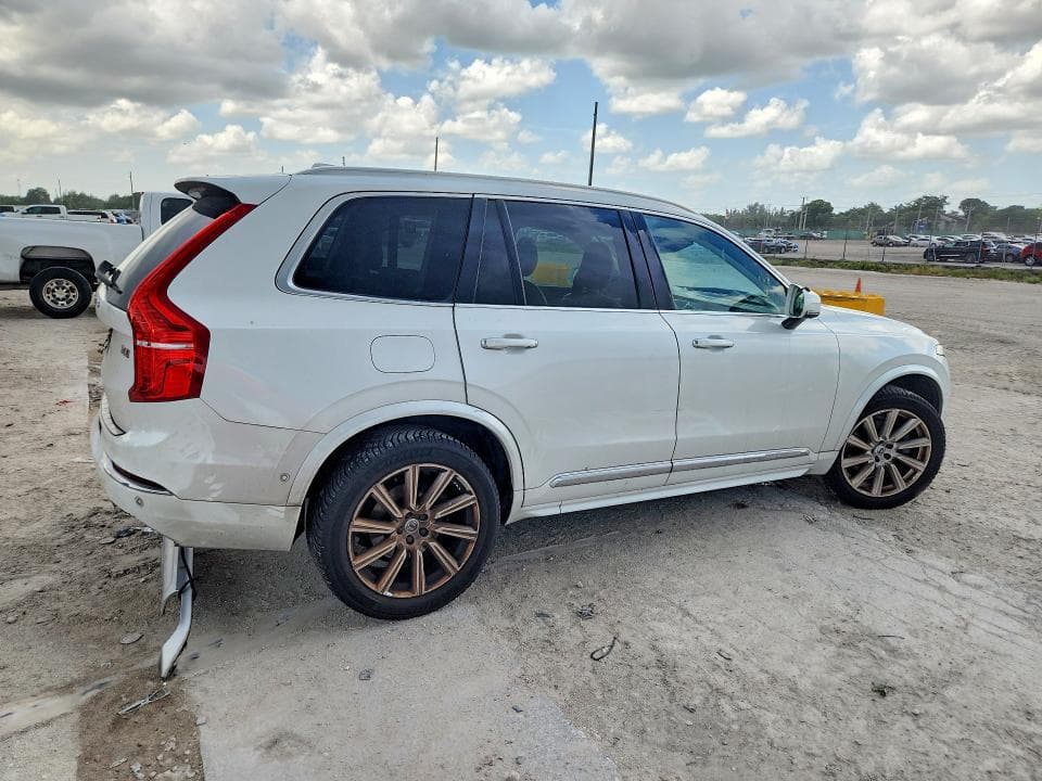 2017 VOLVO XC90 T6 3