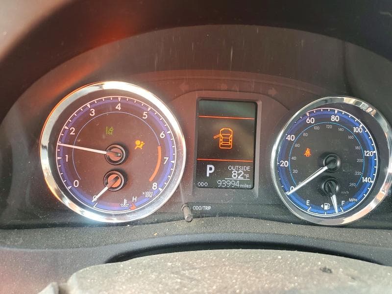 2018 TOYOTA COROLLA LE 9