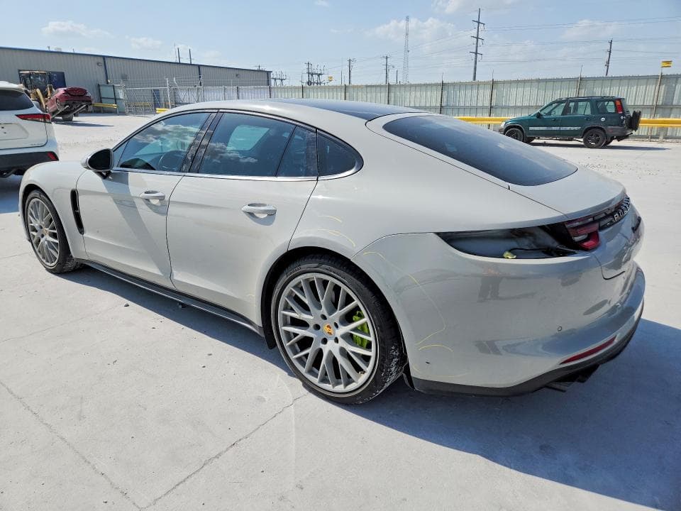 2018 PORSCHE PANAMERA 4 2