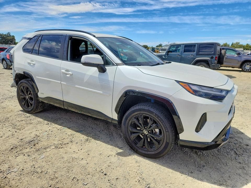 2022 TOYOTA RAV4 SE 4