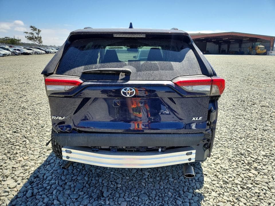 2021 TOYOTA RAV4 XLE 6