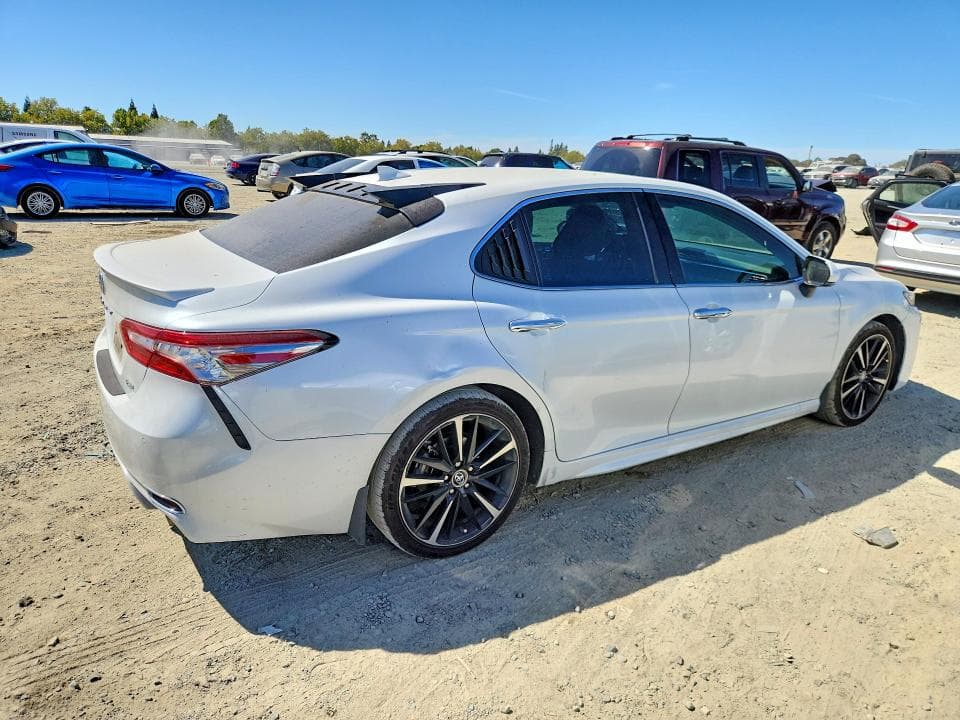 2018 TOYOTA CAMRY XSE 3