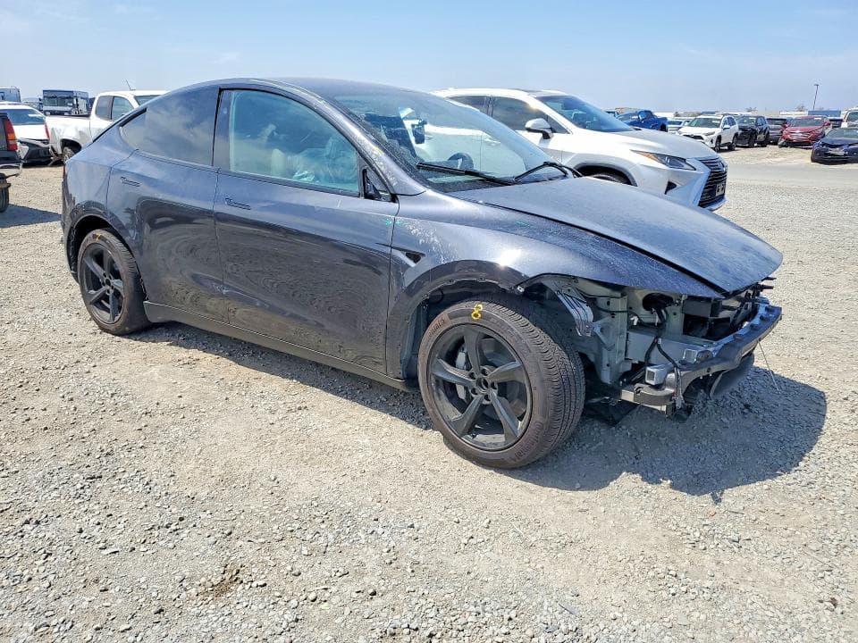 2026 TESLA MODEL Y 4