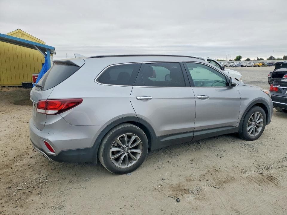 2018 HYUNDAI SANTA FE SE 3