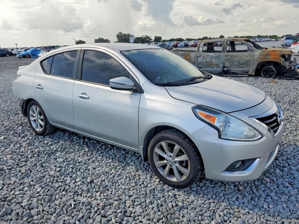 2017 NISSAN VERSA 1.6 SL 4