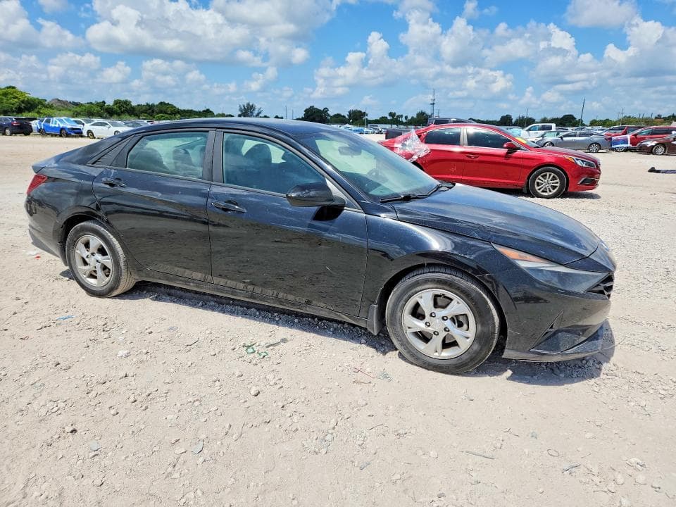2023 HYUNDAI ELANTRA SE 4