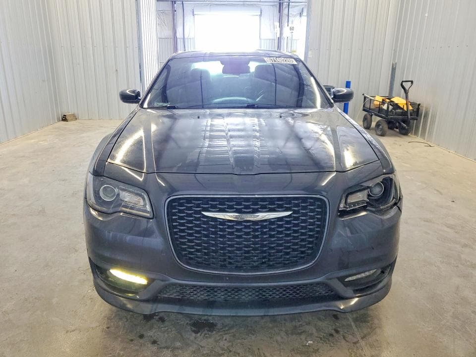 2018 CHRYSLER 300 S 5