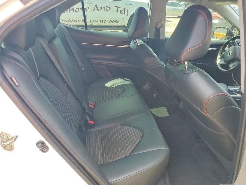 2020 TOYOTA CAMRY SE 10