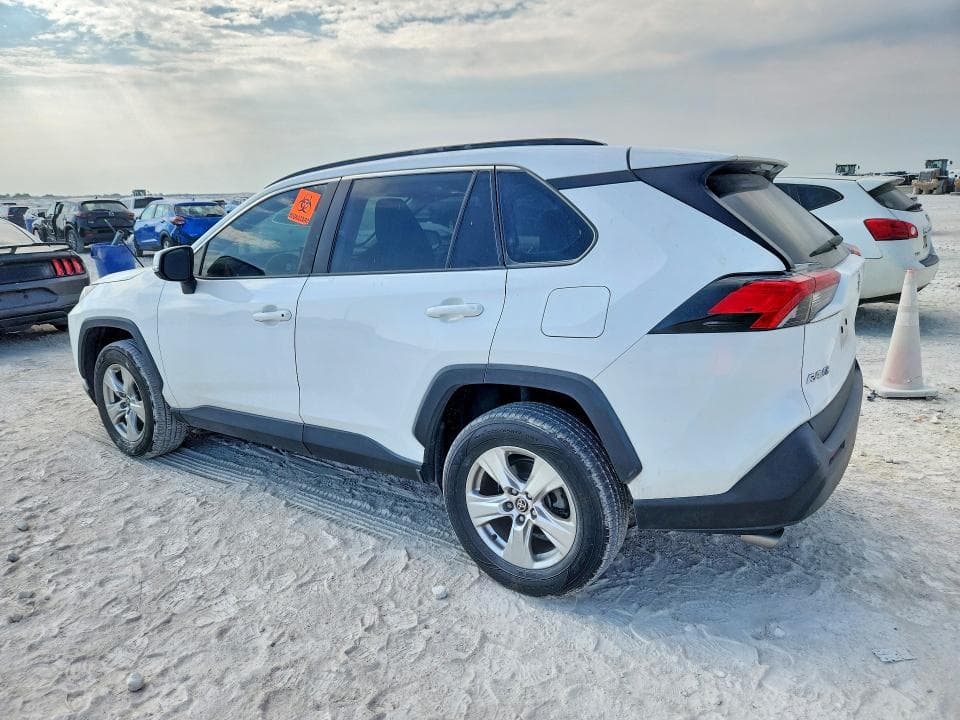 2021 TOYOTA RAV4 XLE 2