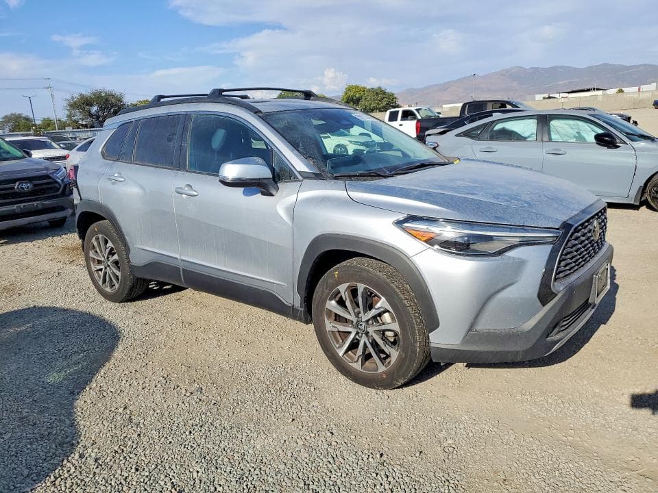 2024 TOYOTA COROLLA CROSS XLE 4