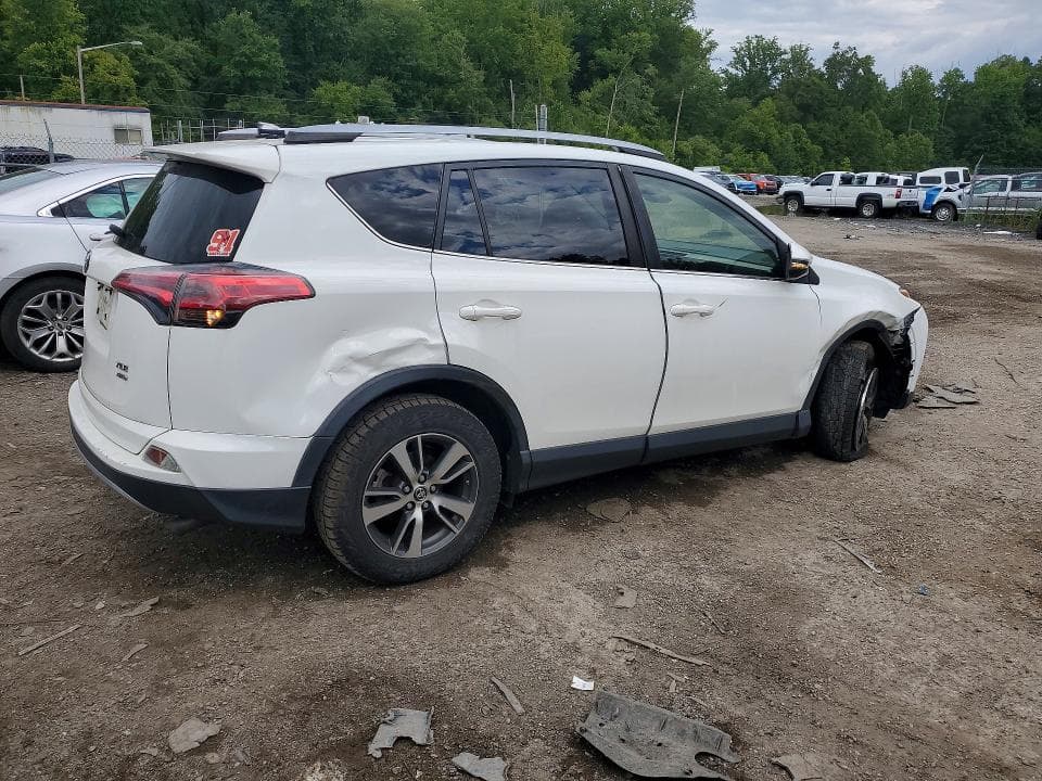 2017 TOYOTA RAV4 XLE 3