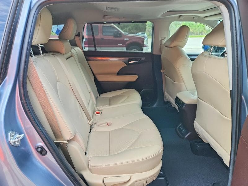2020 TOYOTA HIGHLANDER LIMITED 11