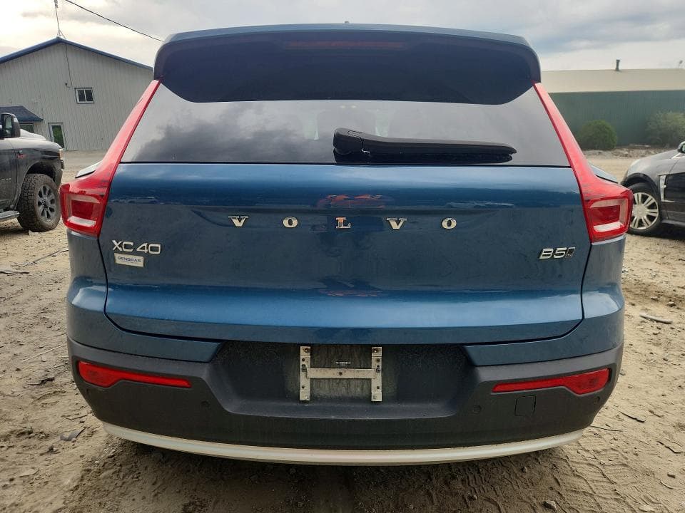 2025 VOLVO XC40 PLUS 6