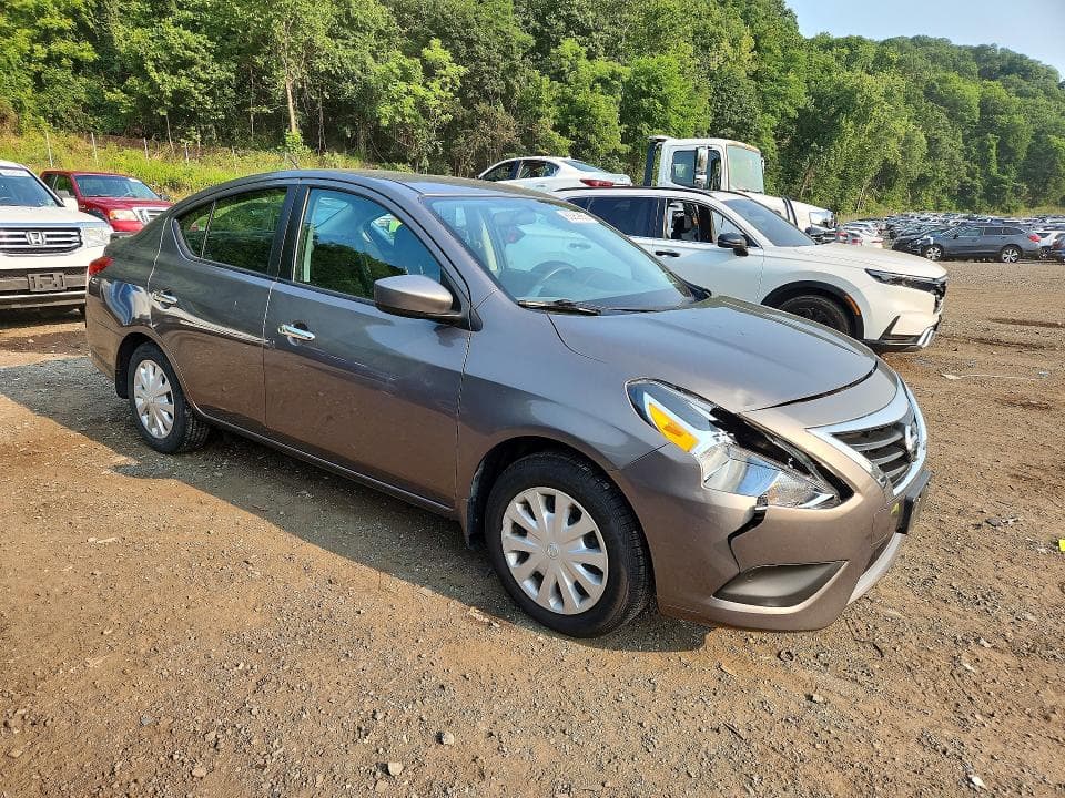 2017 NISSAN VERSA 1.6 SV 4