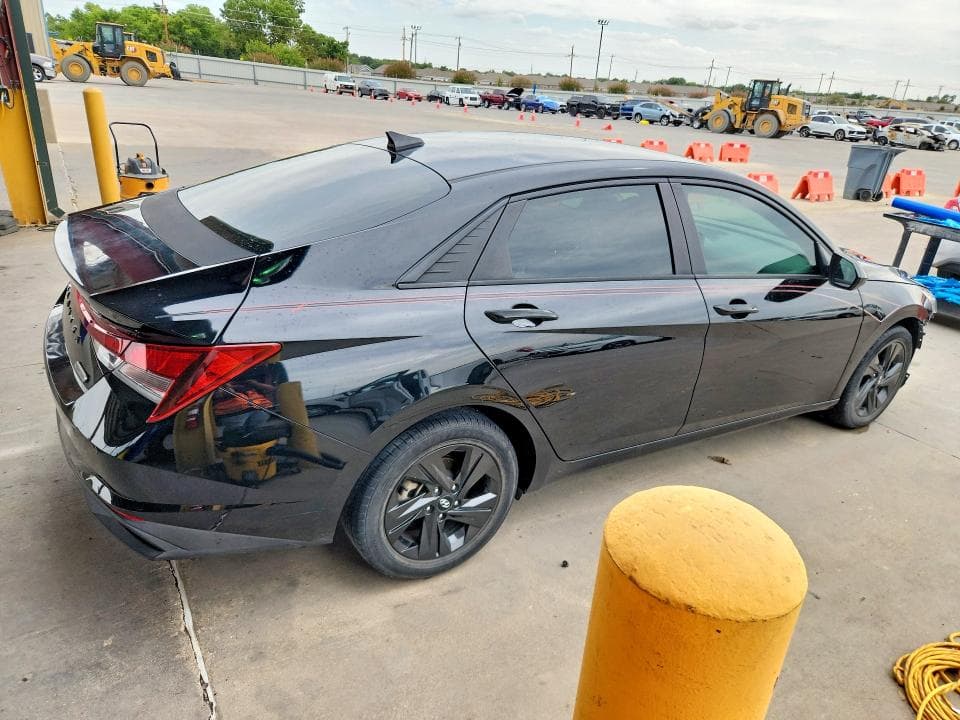 2022 HYUNDAI ELANTRA SEL 3