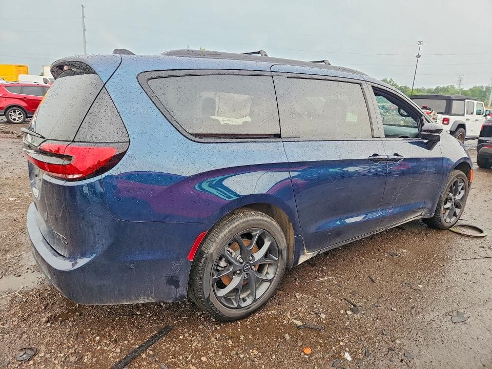 2025 CHRYSLER PACIFICA LIMITED 3