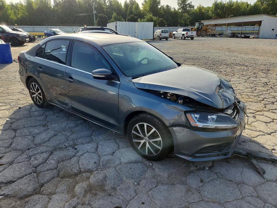 2017 VOLKSWAGEN JETTA SE 4