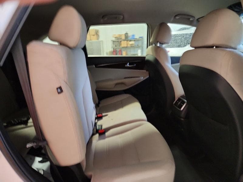 2018 KIA SORENTO LX V6 11